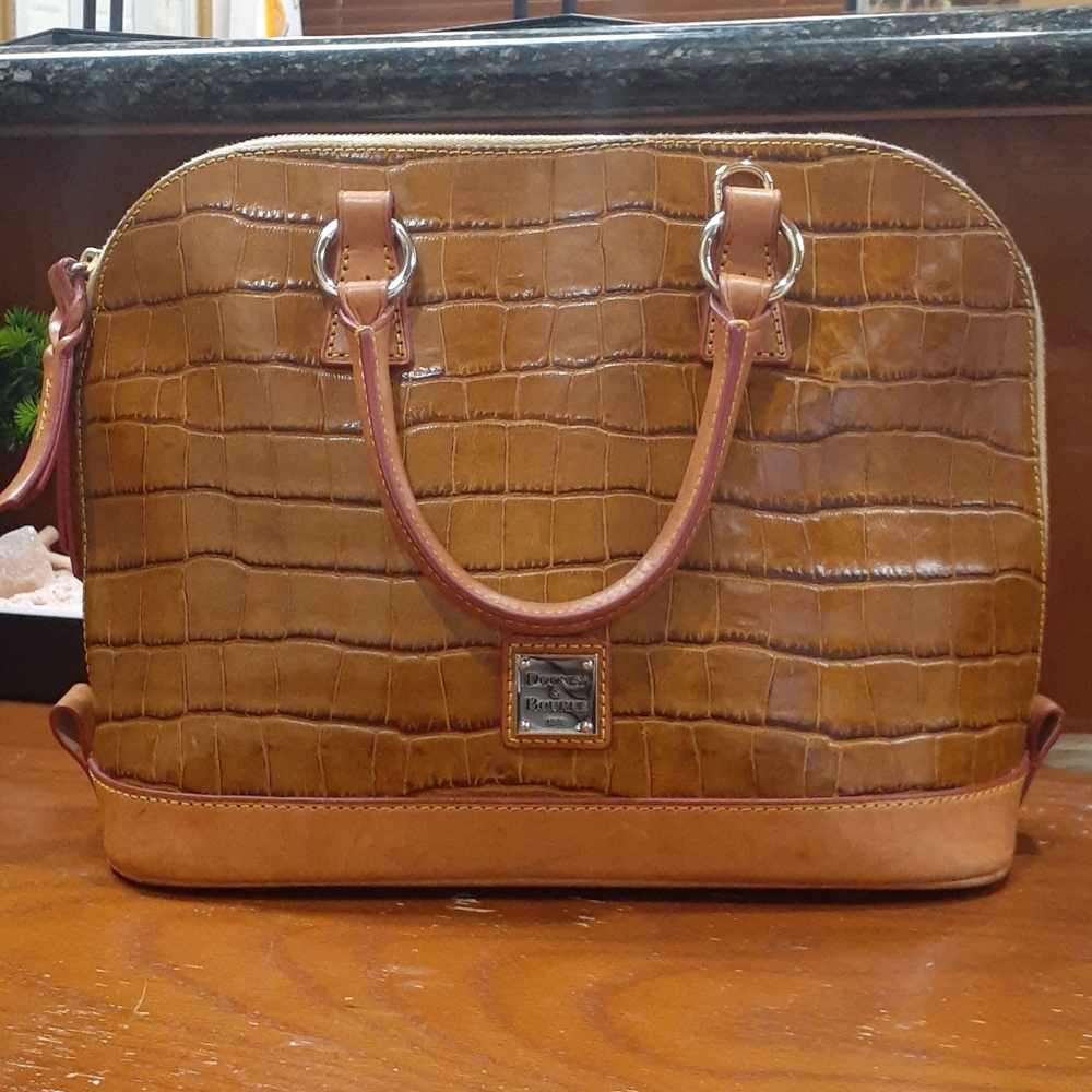 Stunning authentic Dooney and Bourke Purse